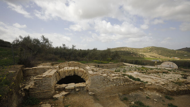 El aljibe romano de tiempos de Augusto descubierto en Espejo en 2015. / SALAS / EFE